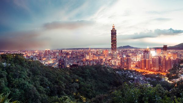 台湾台北，在象山上观看台北日落