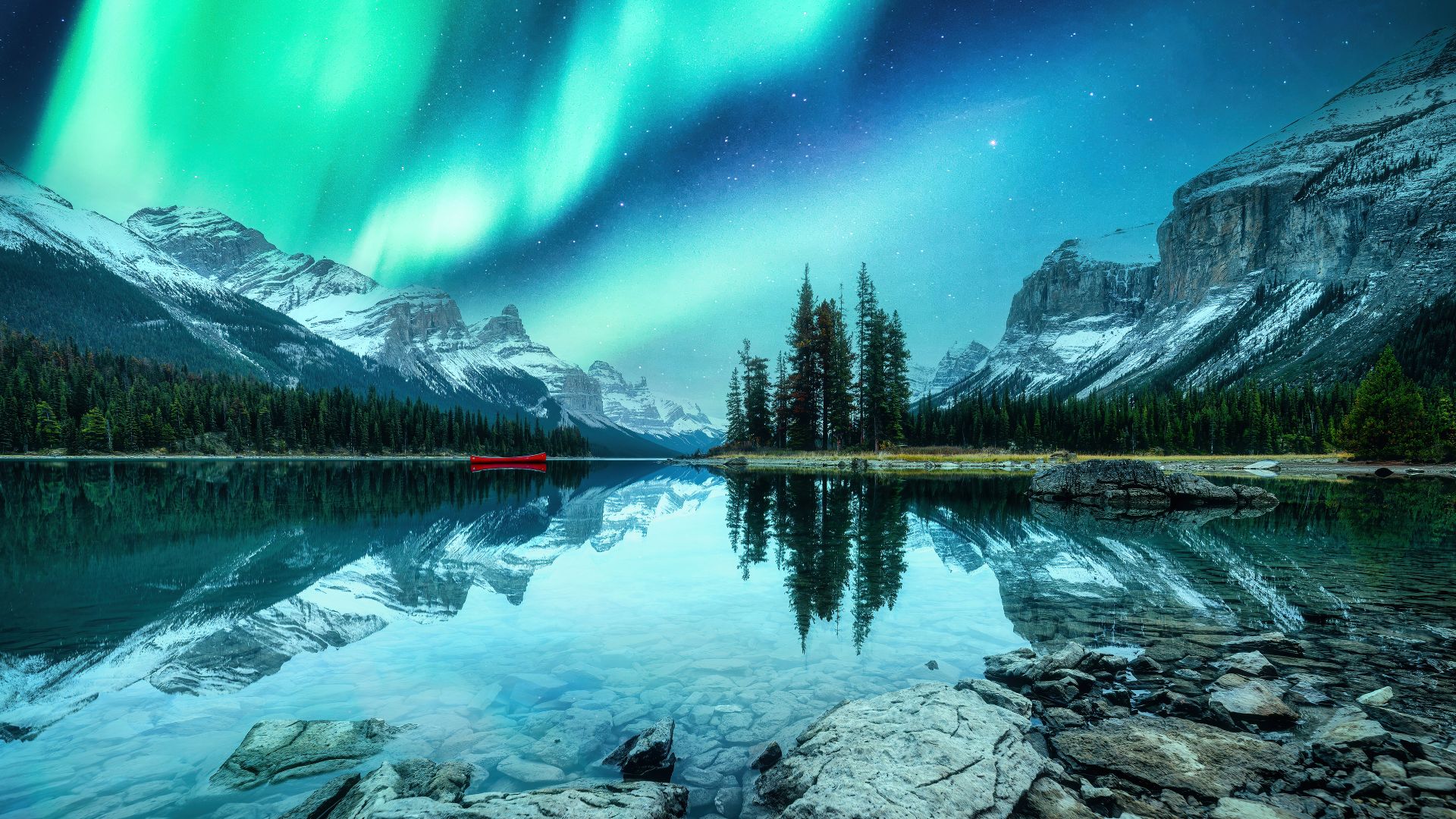 Aurora boreale sopra Spirit Island sul lago Maligne, Parco Nazionale di Jasper, Canada