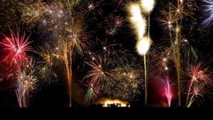 Bonfire and firework display to celebrate the 5th of November anniversary of the 'Gunpowder Plot' (© Steve Allen/Shutterstock)(Bing United Kingdom)