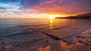 Spiaggia di Sanremo, Liguria (© fbxx/iStock/Getty Images)(Bing Italia)