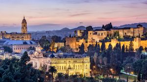 Vista de la Catedral y la Alcazaba de Málaga, Andalucía, España (© SeanPavonePhoto/Getty Images)(Bing España)