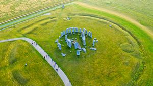 Stonehenge, Wiltshire, England (© Gavin Hellier/robertharding/Subjects/Getty Images)(Bing United Kingdom)