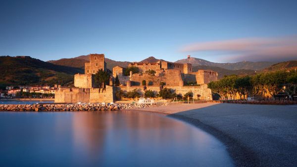 Collioure à l’aube sur la Côte Vermeille, Pyrénées-Orientales, Languedoc-Rousillon
