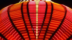 美国拉斯维加斯，弗拉明戈赌场的霓虹灯标志 (© Jack Sullivan/Alamy)(Bing China)