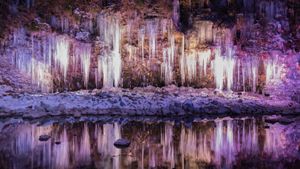 Eiszapfen von Misotsuchi, Chichibu, Japan (© watayu0821/Shutterstock)(Bing Deutschland)