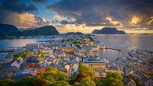 Ålesund, Norway (© AWL Images/Offset by Shutterstock)(Bing United States)