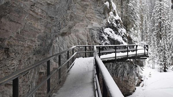 FrozenRiver_1366x768