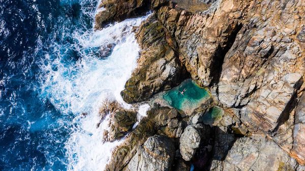 Piscine naturelle au nord-est de Saint Barthélemy, mer des Caraïbes, Antilles françaises