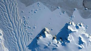 南极洲的马图谢维奇冰川 (© NASA)(Bing China)