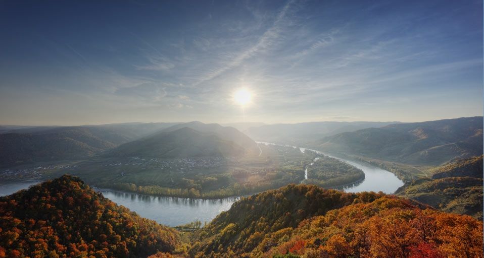 Blick von der “Kanzel” am Vogelberg auf die Donau in der Nähe von Dürnstein, Wachau, Niederösterreich