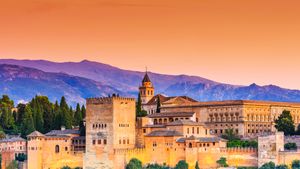 Alhambra de Granada, España (© SCStock/iStock/Getty Images Plus)(Bing España)