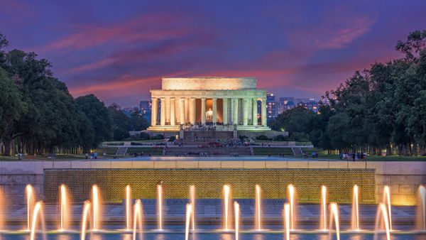 Rainbow Pool and the field of stars in the World War II Memorial with the Lincoln Memorial in the background, Washington, DC