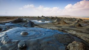 Volcans de boue dans la réserve de Gobustan, Azerbaïdjan (© Jane Sweeney/Getty Images)(Bing France)