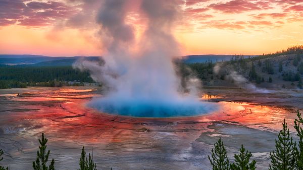 La Grande Sorgente Prismatica all’alba, Parco Nazionale di Yellowstone, Wyoming, Stati Uniti
