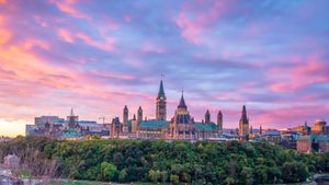 Parliament Hill in Ottawa, Ontario, Canada (© f11photo/iStock/Getty Images)(Bing Canada)