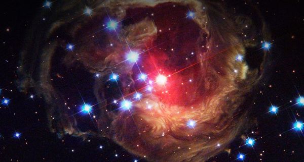 ｢いっかくじゅう座の特異変光星V838｣ハッブル宇宙望遠鏡