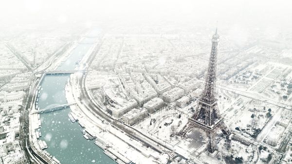 La tour Eiffel sous la neige, Paris