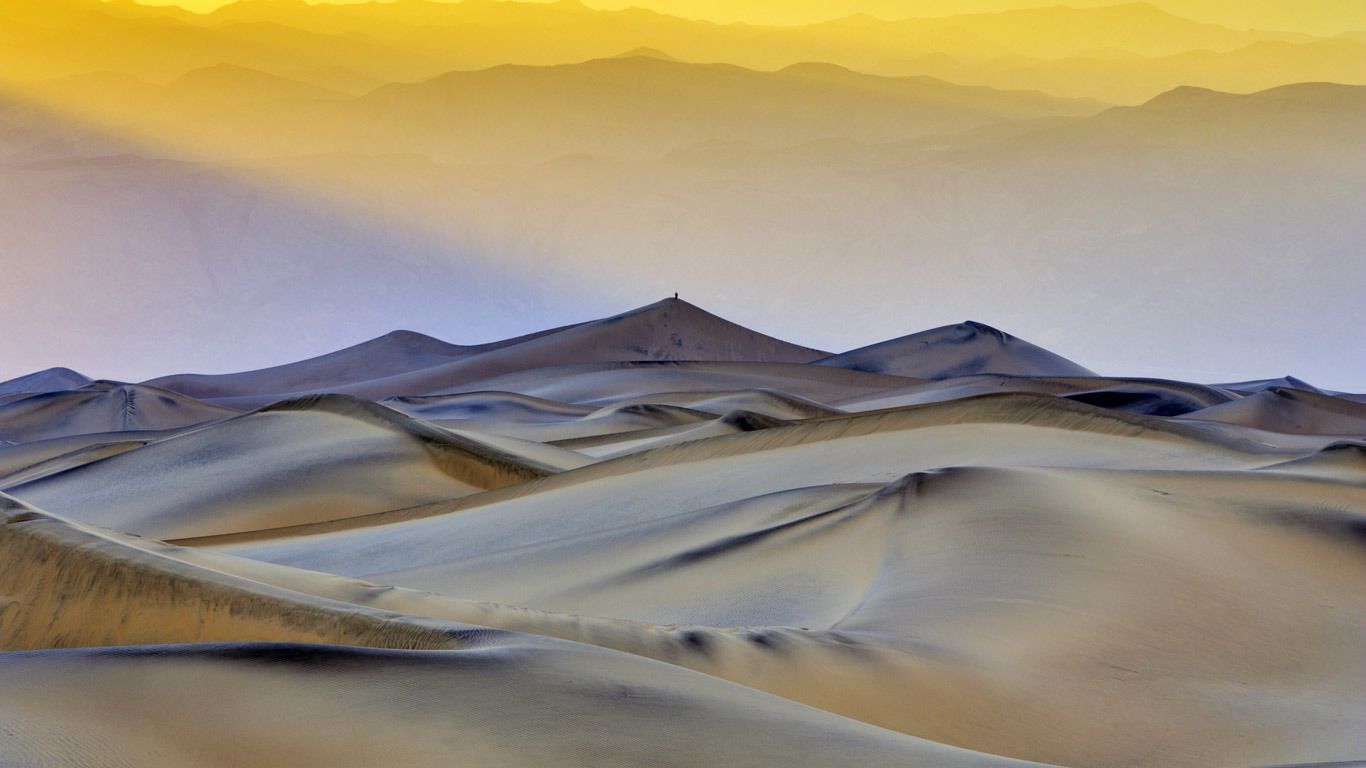 Mesquite Flat Sand Dunes in Death Valley National Park, California