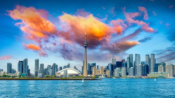Lo skyline di Toronto visto dal lago Ontario, Canada