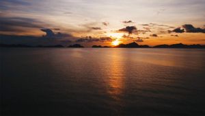 艾尔尼多自然保护区内巴奎湾的景观，菲律宾巴拉望省 (© Alex Punker/Nimia)(Bing China)