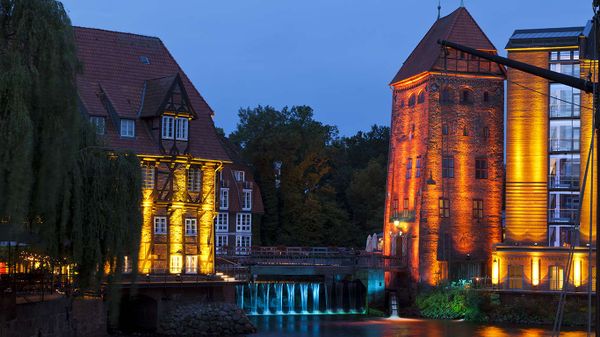 Abtsmühle und Lüner Mühle im alten Hafen von Lüneburg, Niedersachsen, Deutschland