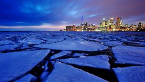 Frozen Toronto harbour in evening with chunks (© Peter Bowers/Flickr/Getty Images)(Bing Canada)