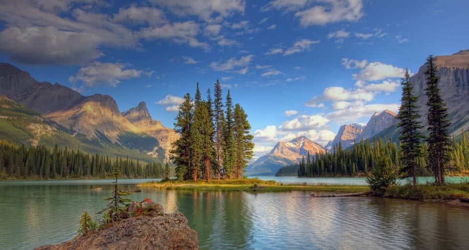 Spirit Island at sunset, Maligne Lake, Jasper National Park, Alberta, Canada