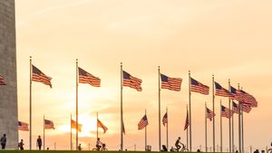 Flag display at the Washington Monument, Washington, DC  (© tristanbnz/Adobe Stock)(Bing United States)