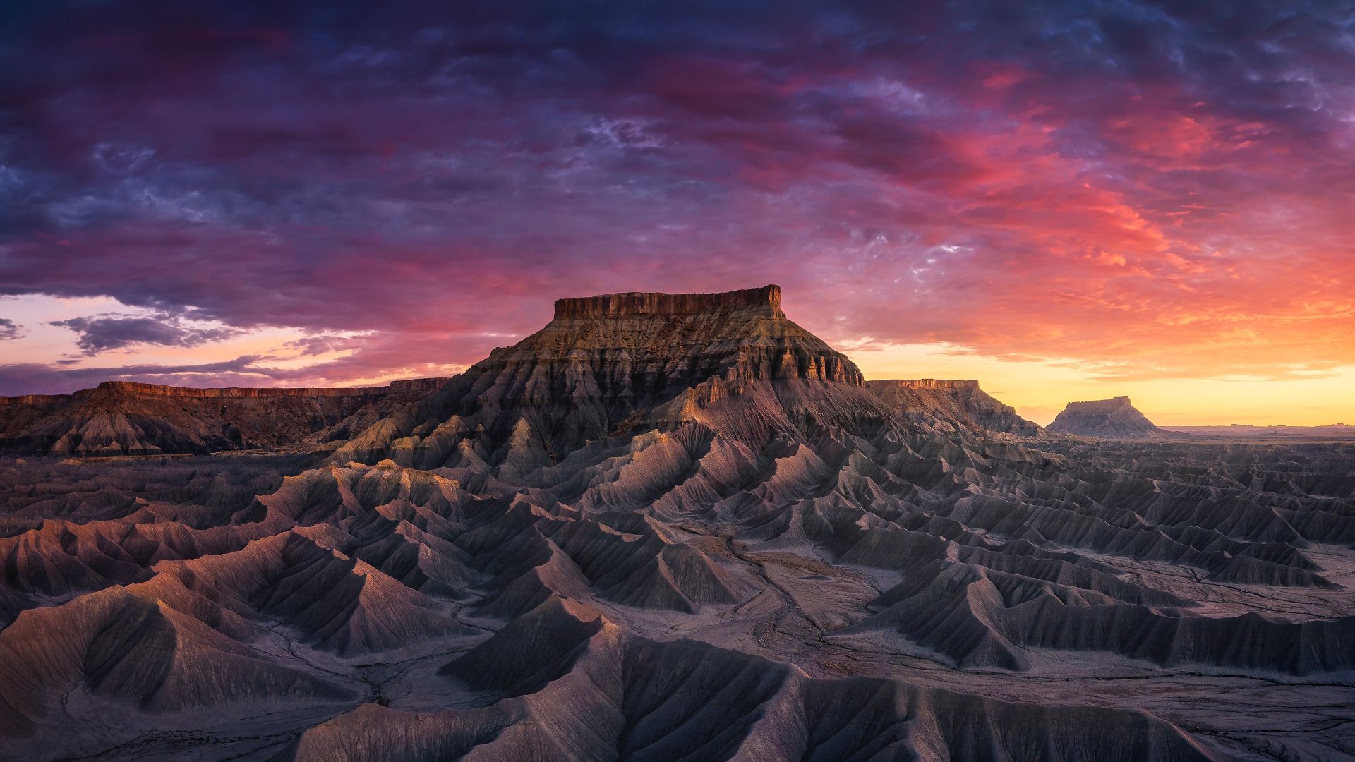 Sandstone butte in Capitol Reef National Park, Utah