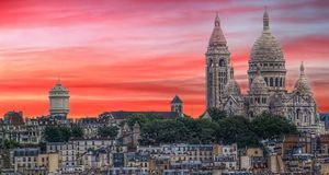 Coucher de soleil sur Montmartre et le Sacré-Cœur, Paris (© Jarkko Penttinen/Getty Images) &copy; (Bing France)