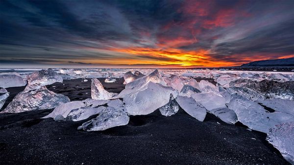 Diamond Beach across from Jökulsárlón, a glacier lagoon in Iceland