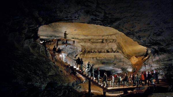 A tour of Booth's Amphitheater in Mammoth Cave National Park, Kentucky