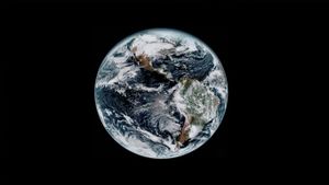 从太空中拍摄到的地球 (© NOAA)(Bing China)