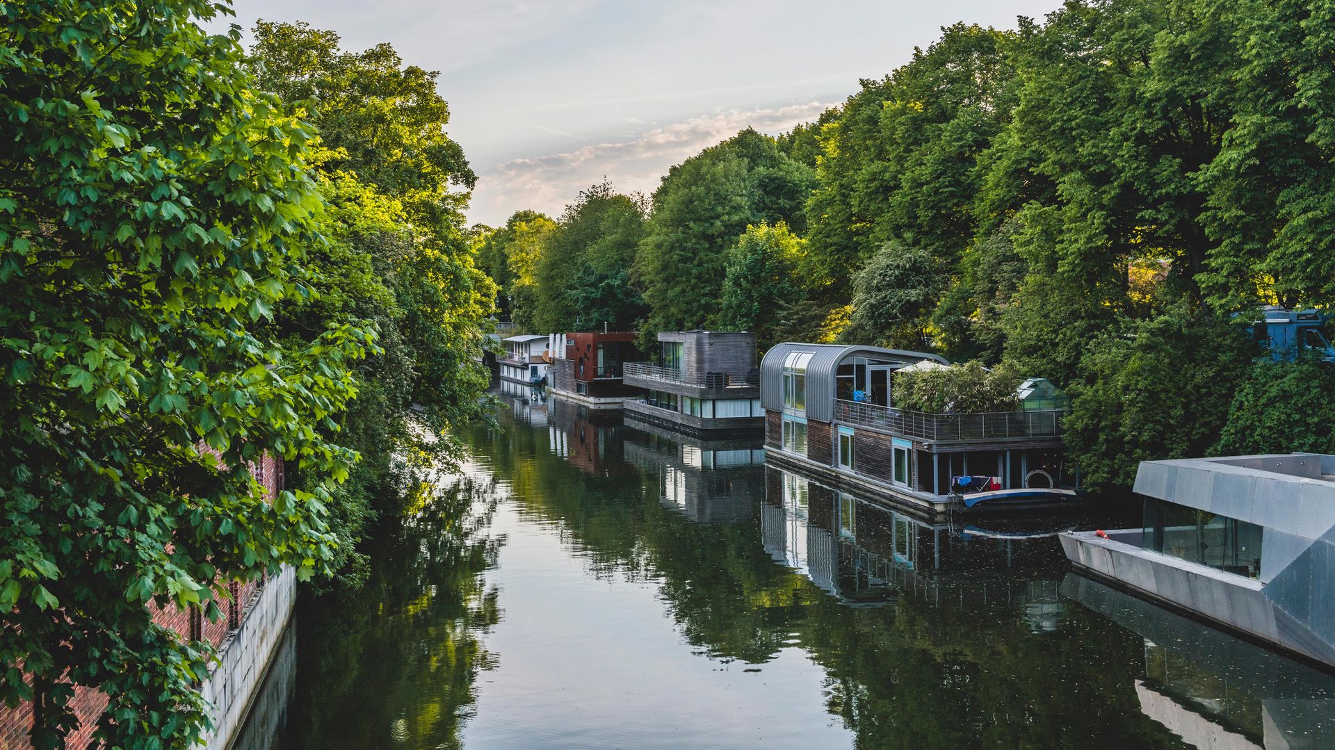 Hausboote auf dem Eilbekkanal, Hamburg