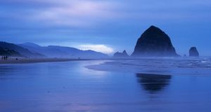 Haystack Rock at Cannon Beach, Oregon Islands National Wildlife Refuge, Oregon --  Wei Zheng &copy; (Bing New Zealand)