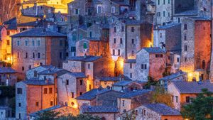 Sorano, Tuscany, Italy (© Luigi Vaccarella/eStock Photo)(Bing United Kingdom)