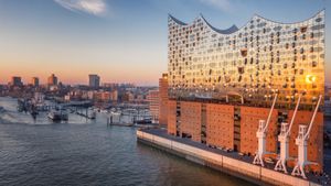 The Elbphilharmonie concert hall in Hamburg, Germany (© Canetti/Shutterstock)(Bing United States)