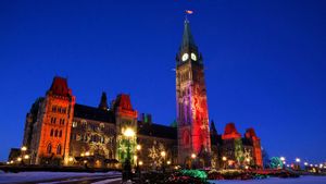 Christmas Lights on the Parliament Buildings, Peace Tower, Parliament Hill, Ottawa (© Radius/SuperStock)(Bing Canada)