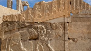 Grabados en la antigua ciudad persa de Persépolis, Irán (© Ozbalci/Getty Images)(Bing España)