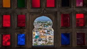 从乌代布尔城市宫殿往下俯视的景象，印度拉贾斯坦邦乌代布尔 (© Matthias Graben/Getty Images)(Bing China)