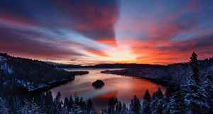 Aurore sur la baie d’Émeraude, lac Tahoe, Californie, États-Unis (© Don Smith/Getty Images) &copy; (Bing France)
