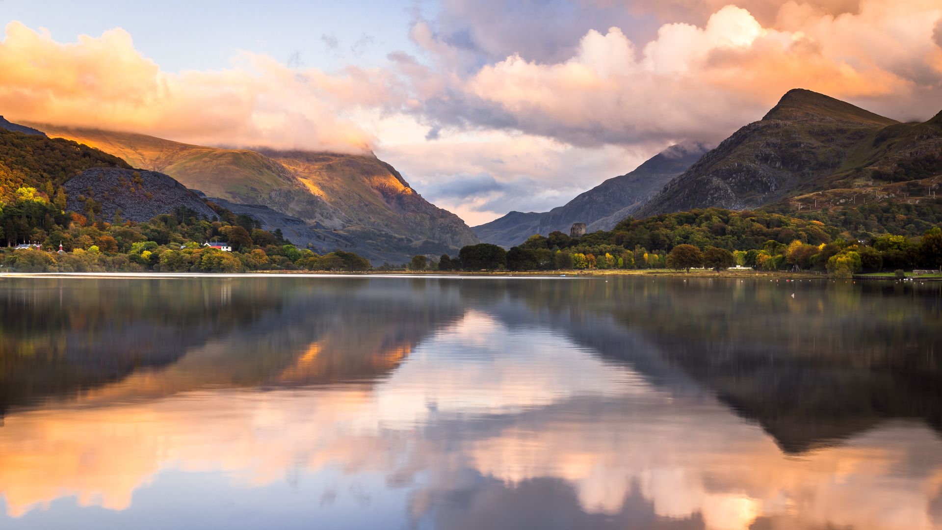 Llyn Padarn lake, Snowdonia, Wales