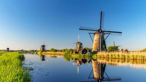 キンデルダイクの風車, オランダ (© Achim Thomae/Getty Images)(Bing Japan)
