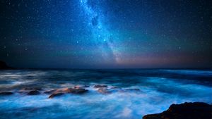 View from the Great Ocean Road with the Milky Way, Victoria, Australia (© idizimage/iStock/Getty Images Plus)(Bing Australia)