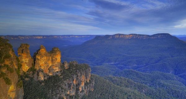 Three Sisters rock formation, Jamison Valley, Blue Mountains National Park, New South Wales, Australia