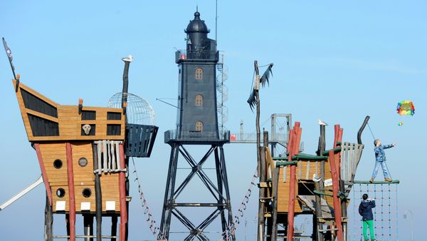 Parco giochi presso il faro di Obereversand a Dorum-Neufeld, Germania