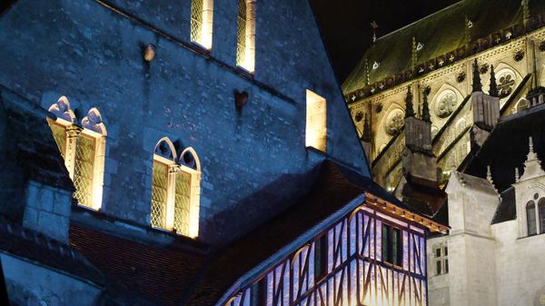 Grange aux dîmes lors des Nuits Lumière à Bourges, Cher, Centre-Val de Loire