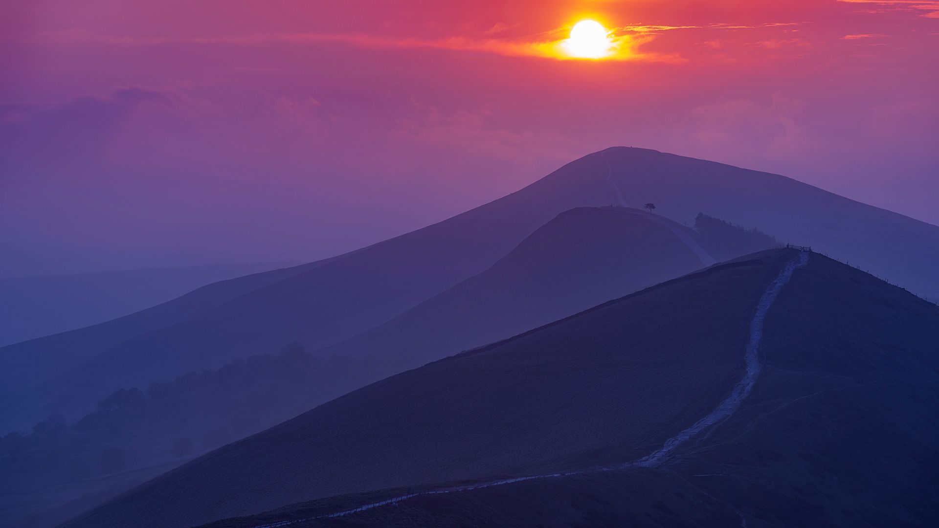The Great Ridge, Peak District National Park, Castleton, Derbyshire.