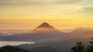 Arenal Volcano seen from Monteverde, Costa Rica (© Lukas Bischoff/Getty Images)(Bing Australia)