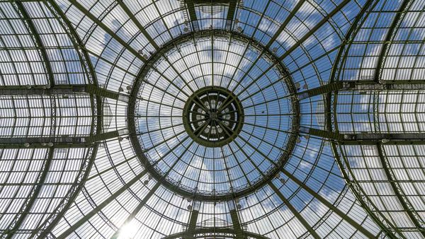 Plafond voûté du Grand Palais en verre et en acier, Paris